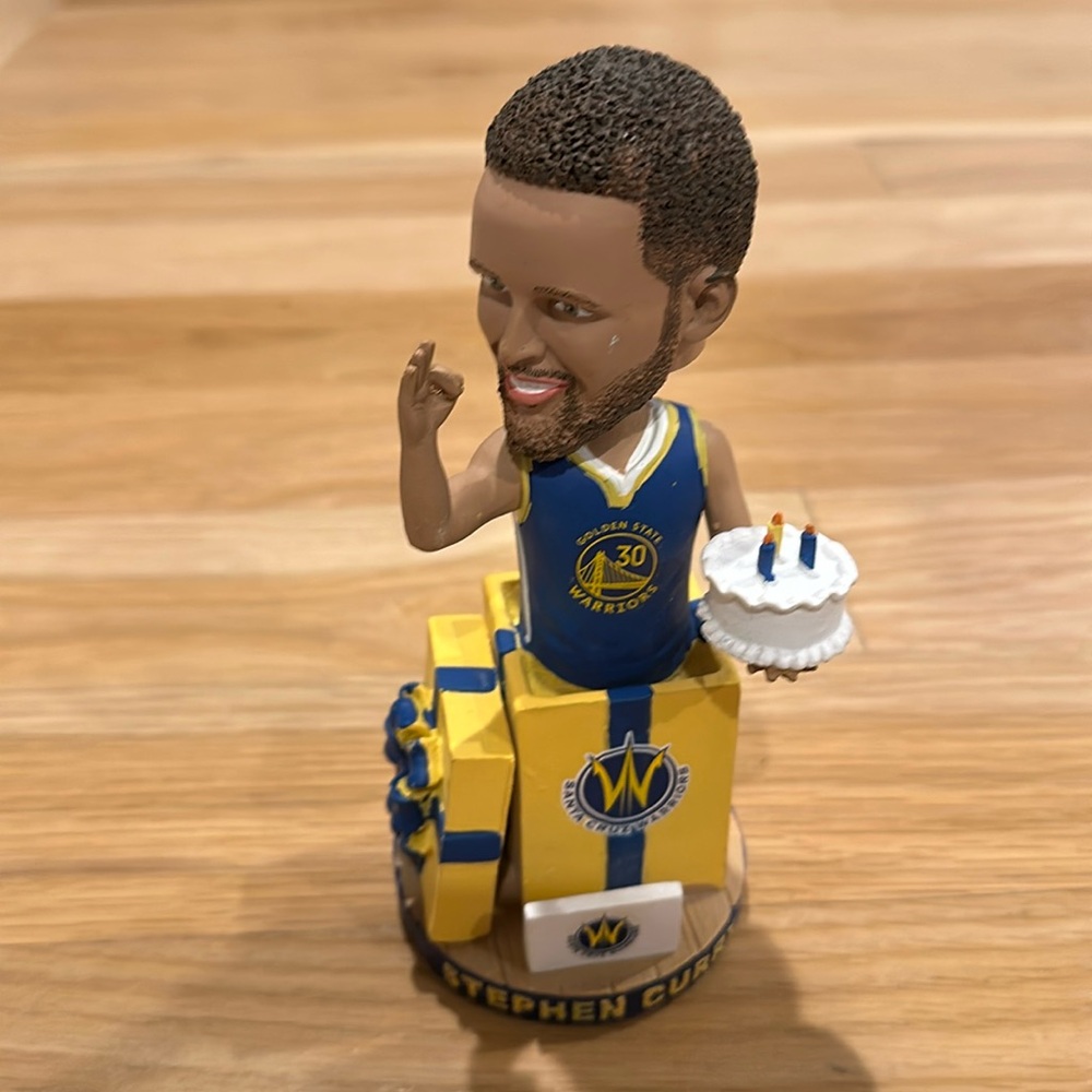 Santa Cruz Golden State Warriors 2022 Stephen Curry SGA bobblehead Birthday